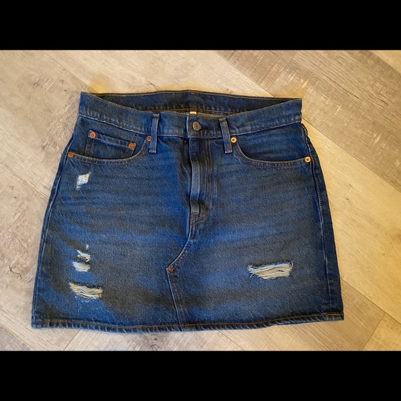 Levi’s Jean Skirt - Picture 2 of 3